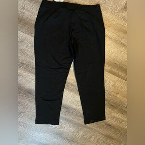 Jjill capri pants. Never worn. Size medium but run large.